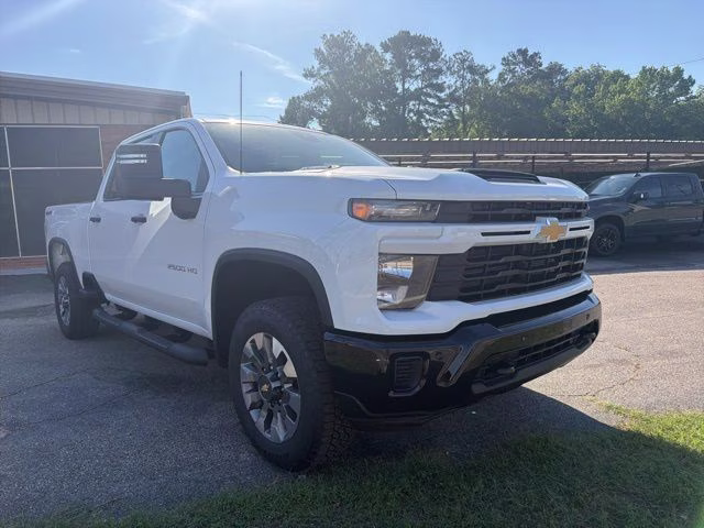 2026 Summit White Chevrolet Silverado 2500HD Custom 4X4 Truck