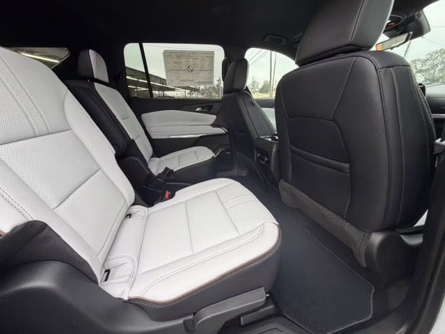 2026 Polar White Tricoat Chevrolet Traverse High Country FWD SUV