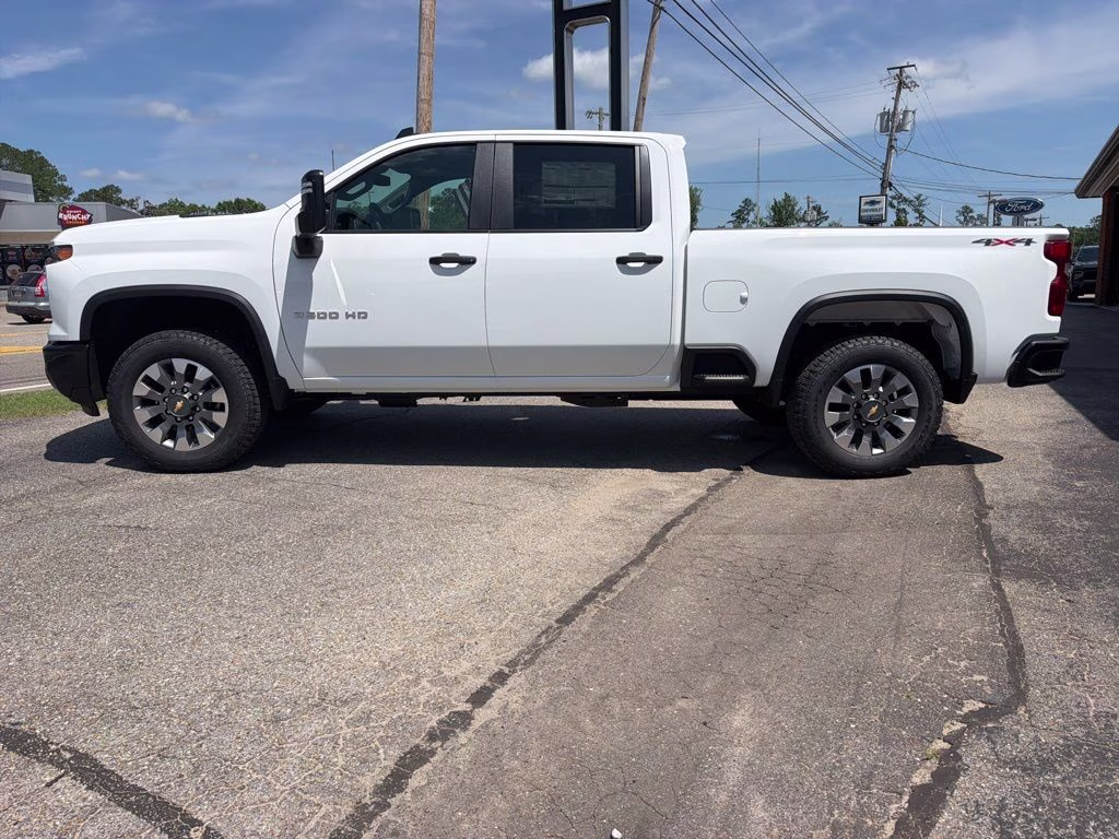 2026 Summit White Chevrolet Silverado 2500HD Custom 4X4 Truck