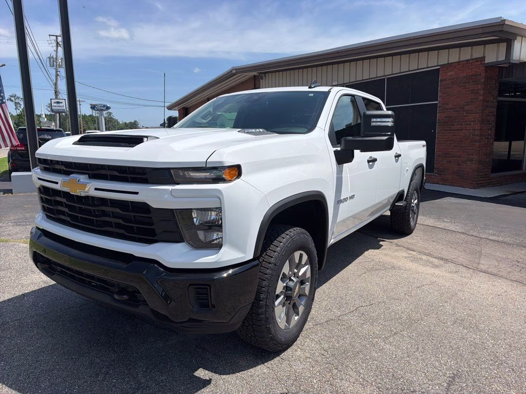 2026 Summit White Chevrolet Silverado 2500HD Custom 4X4 Truck