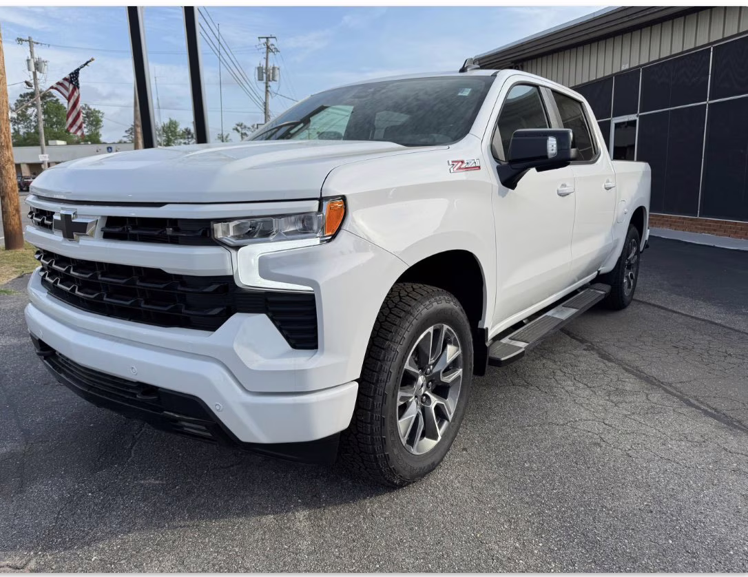 2025 Summit White Chevrolet Silverado 1500 RST 4X4 Truck