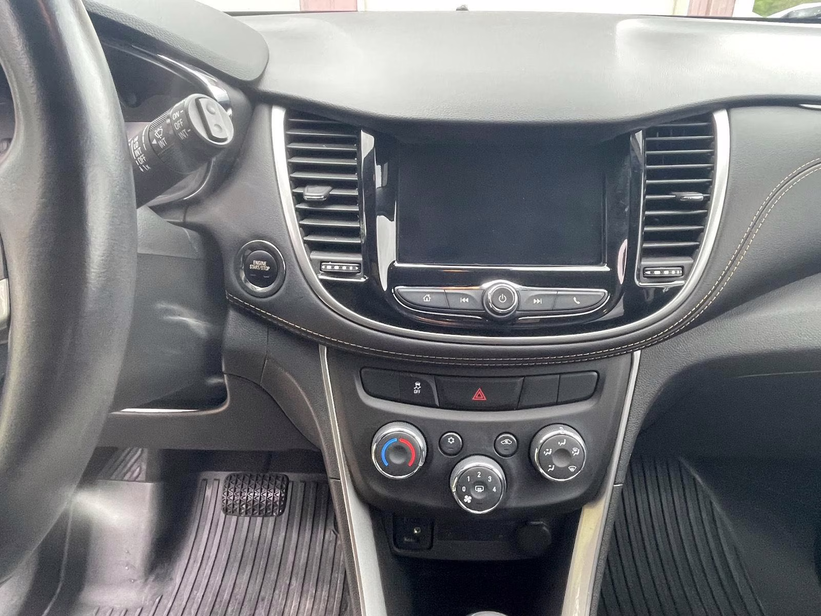 2019 Silver Ice Metallic Chevrolet Trax LT AWD SUV