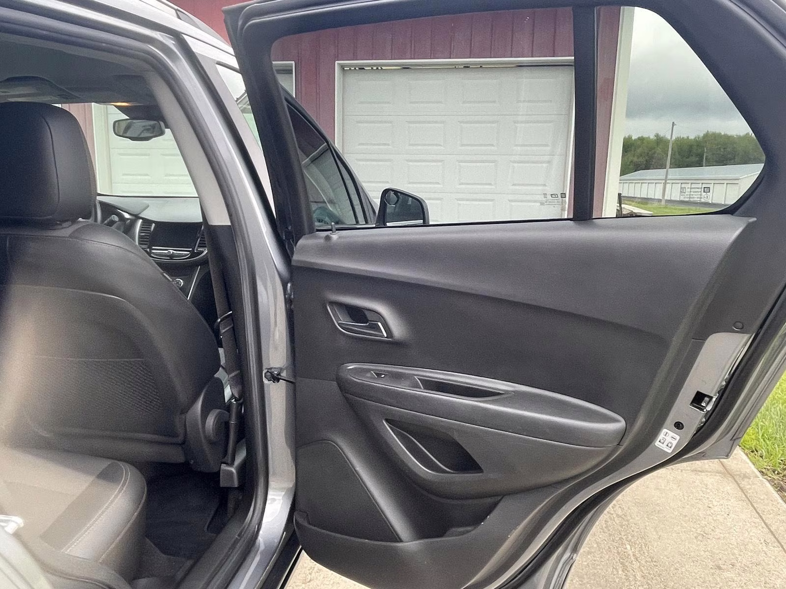 2019 Silver Ice Metallic Chevrolet Trax LT AWD SUV