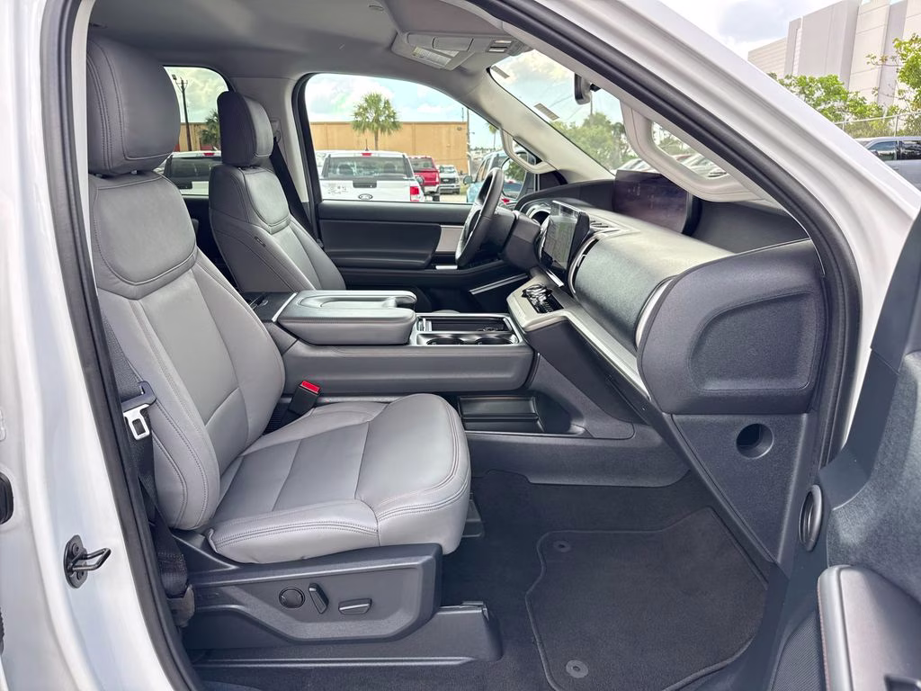 2025 Oxford White Ford Expedition Active RWD SUV