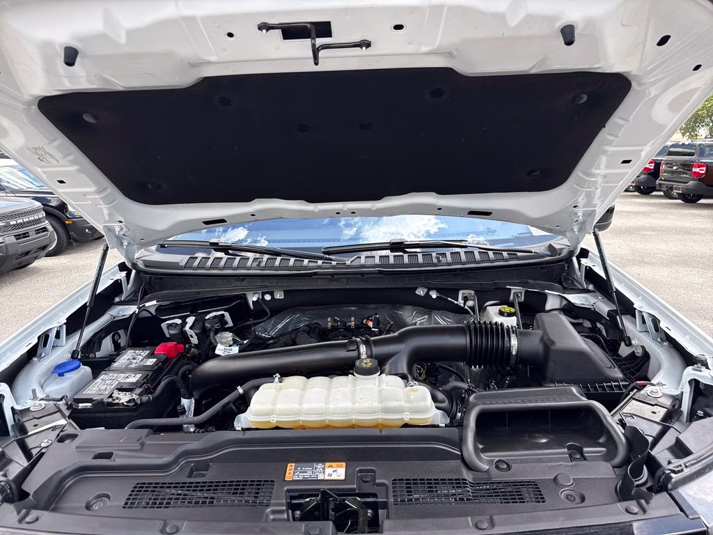 2025 Oxford White Ford Expedition Active RWD SUV
