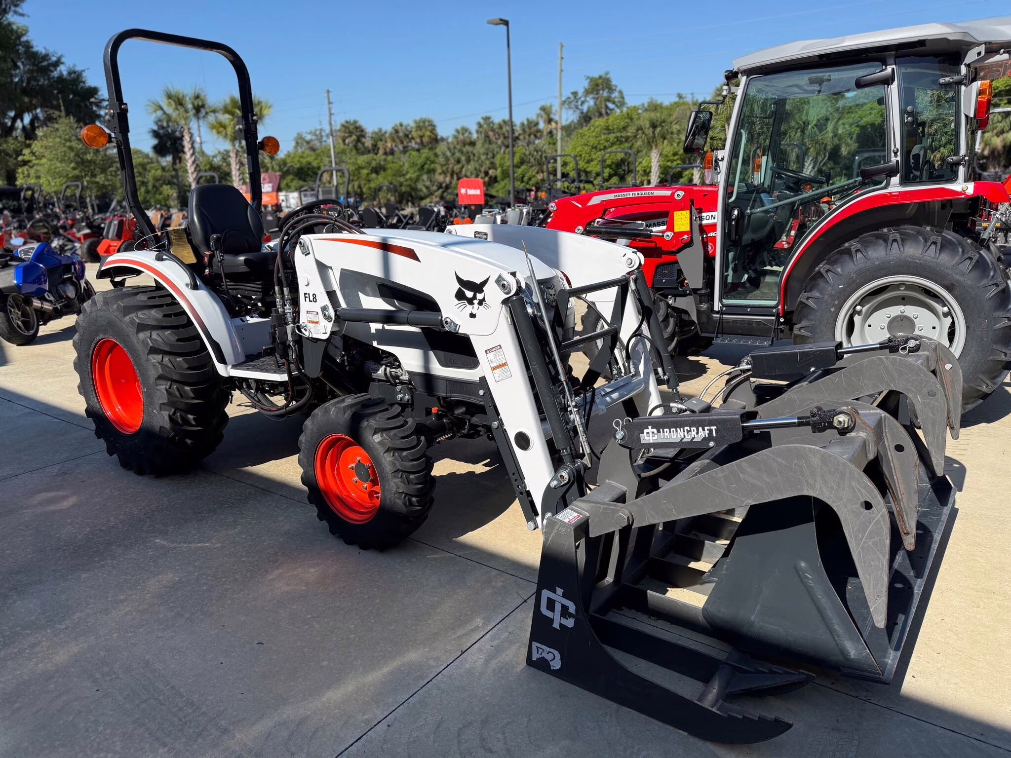 2023 Bobcat 2000: Platform CT2040 Ag Equipment