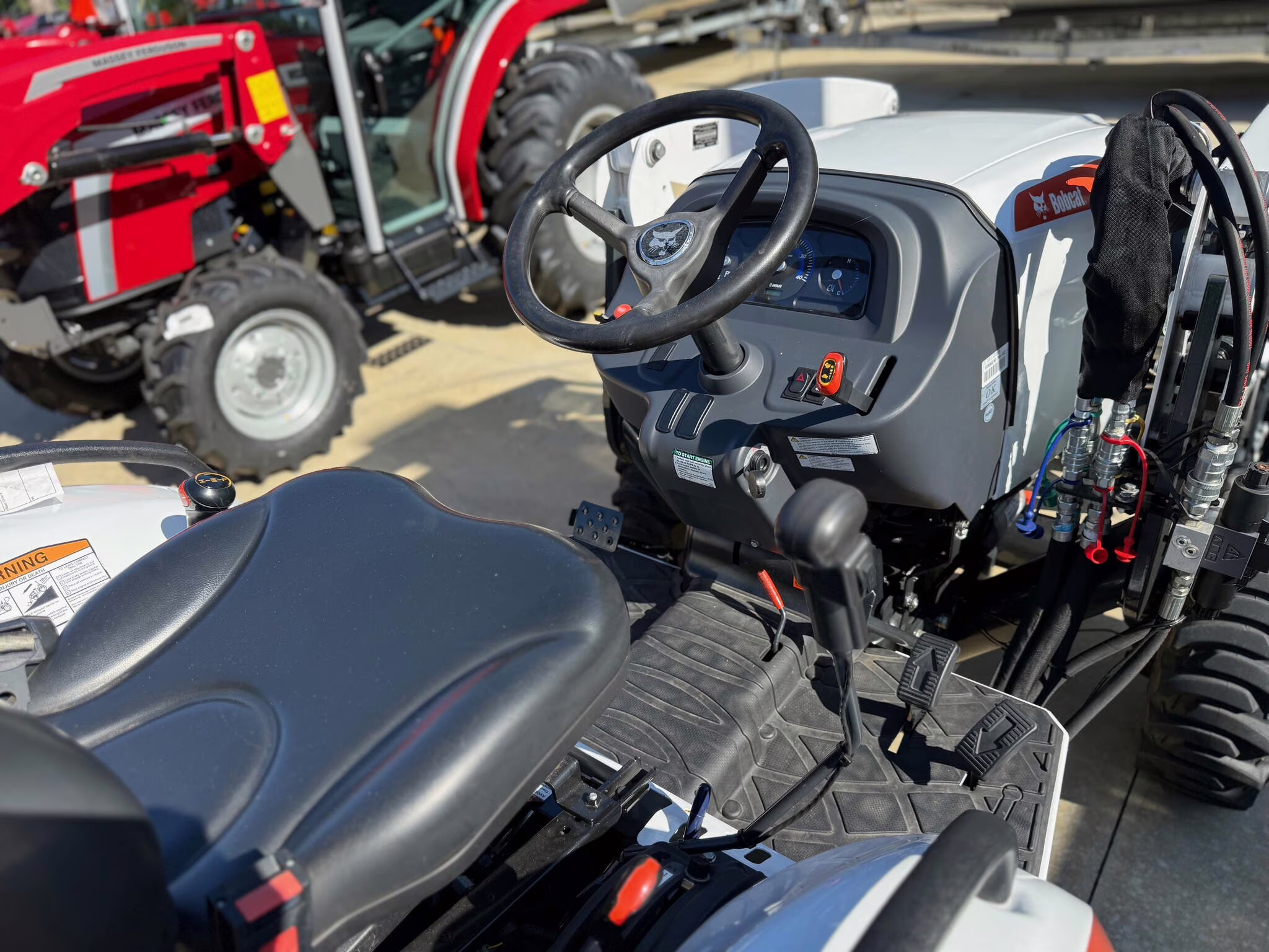 2023 Bobcat 2000: Platform CT2040 Ag Equipment