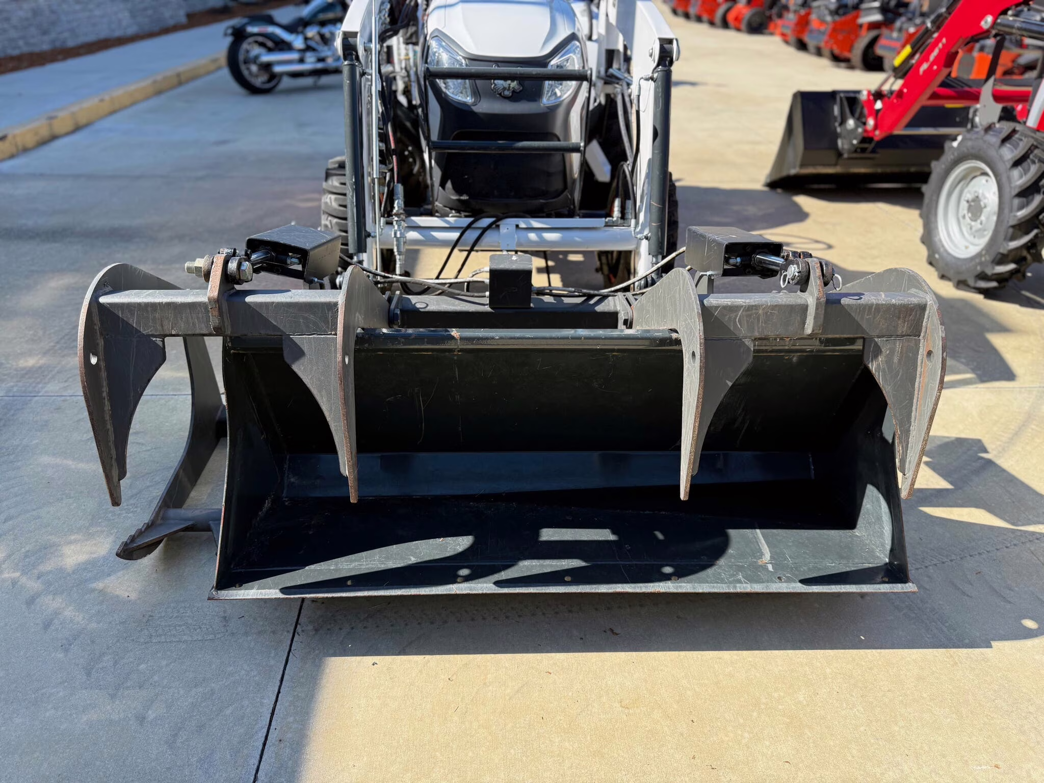 2023 Bobcat 2000: Platform CT2040 Ag Equipment