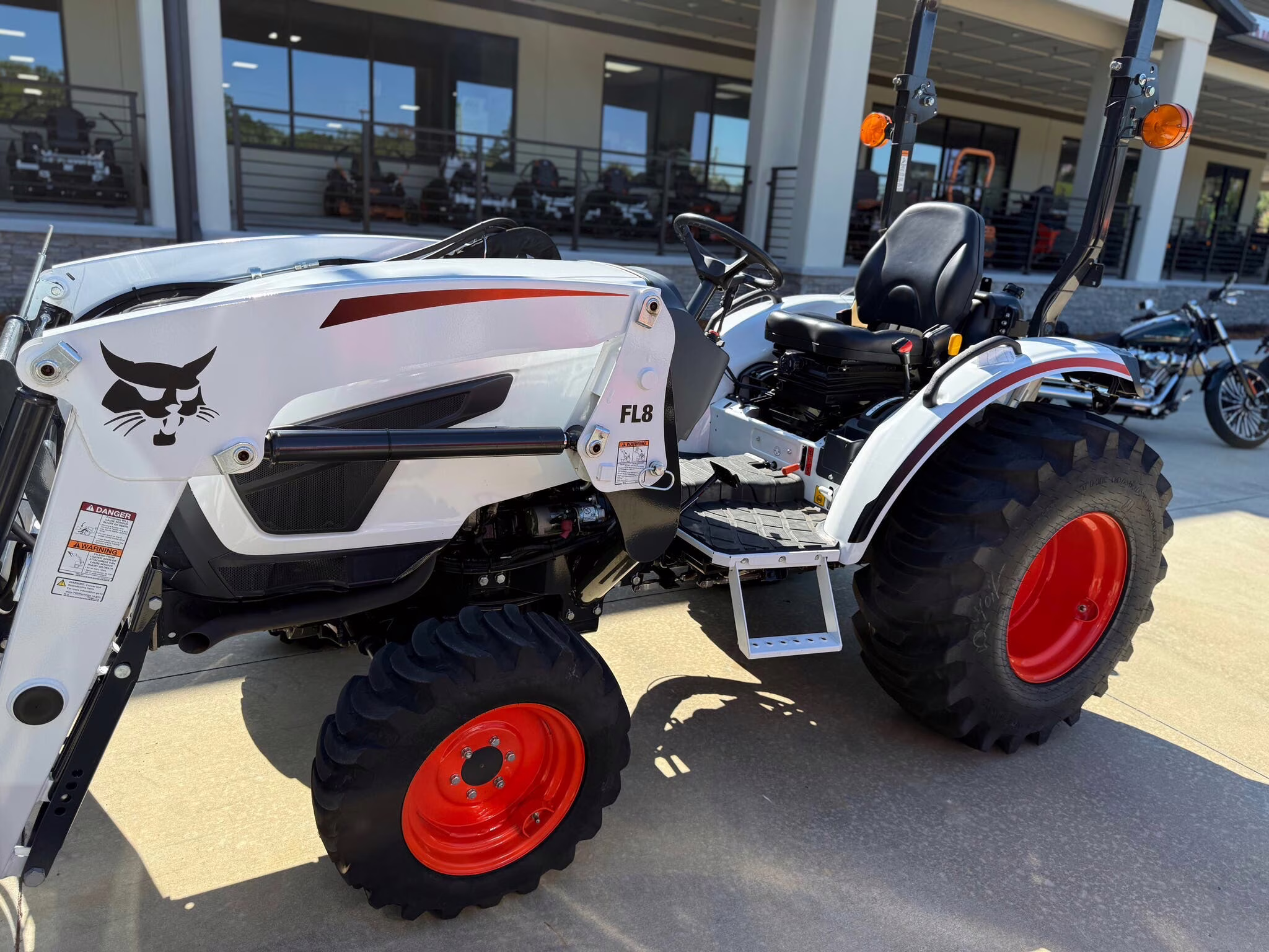 2023 Bobcat 2000: Platform CT2040 Ag Equipment
