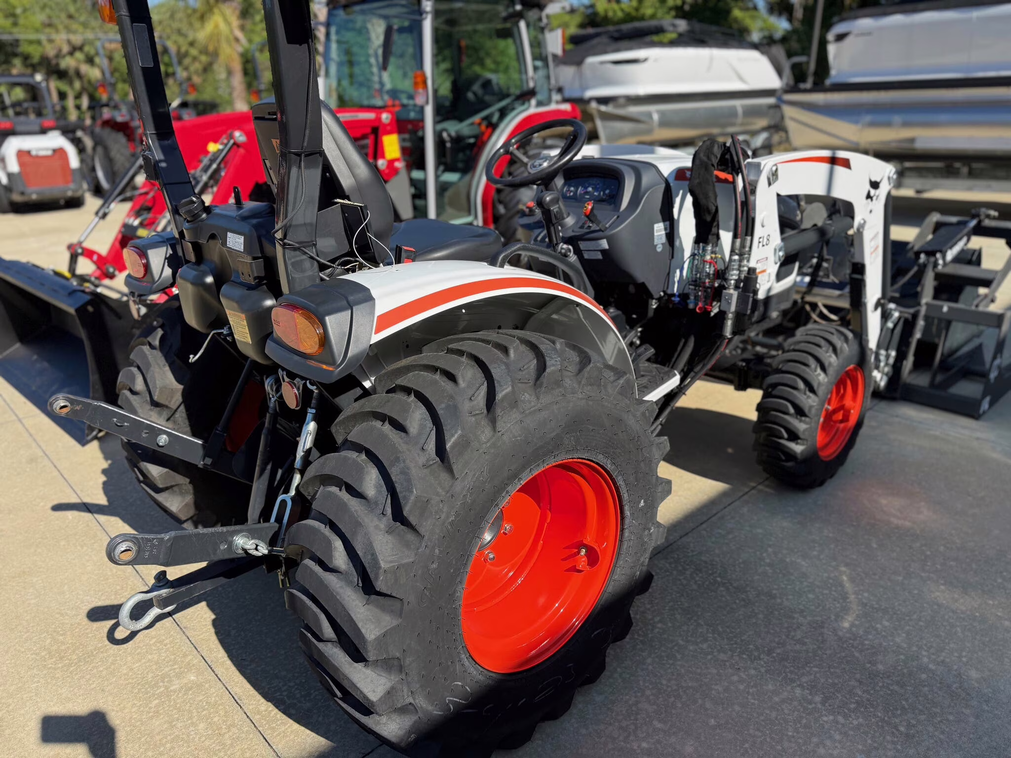 2023 Bobcat 2000: Platform CT2040 Ag Equipment
