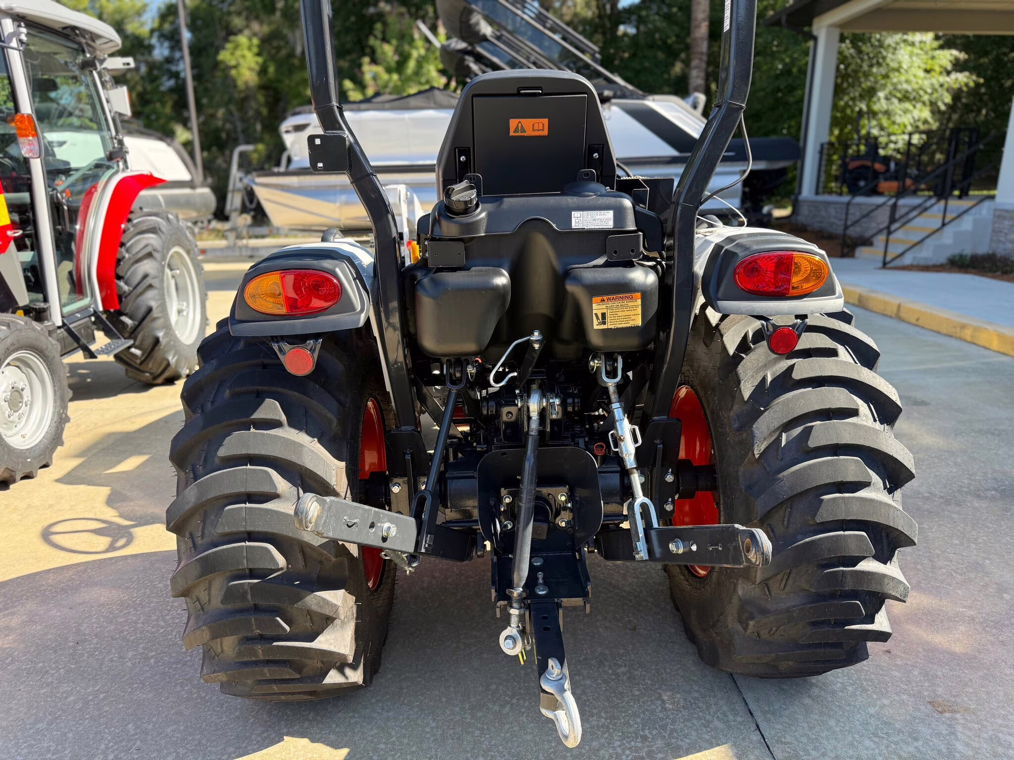 2023 Bobcat 2000: Platform CT2040 Ag Equipment