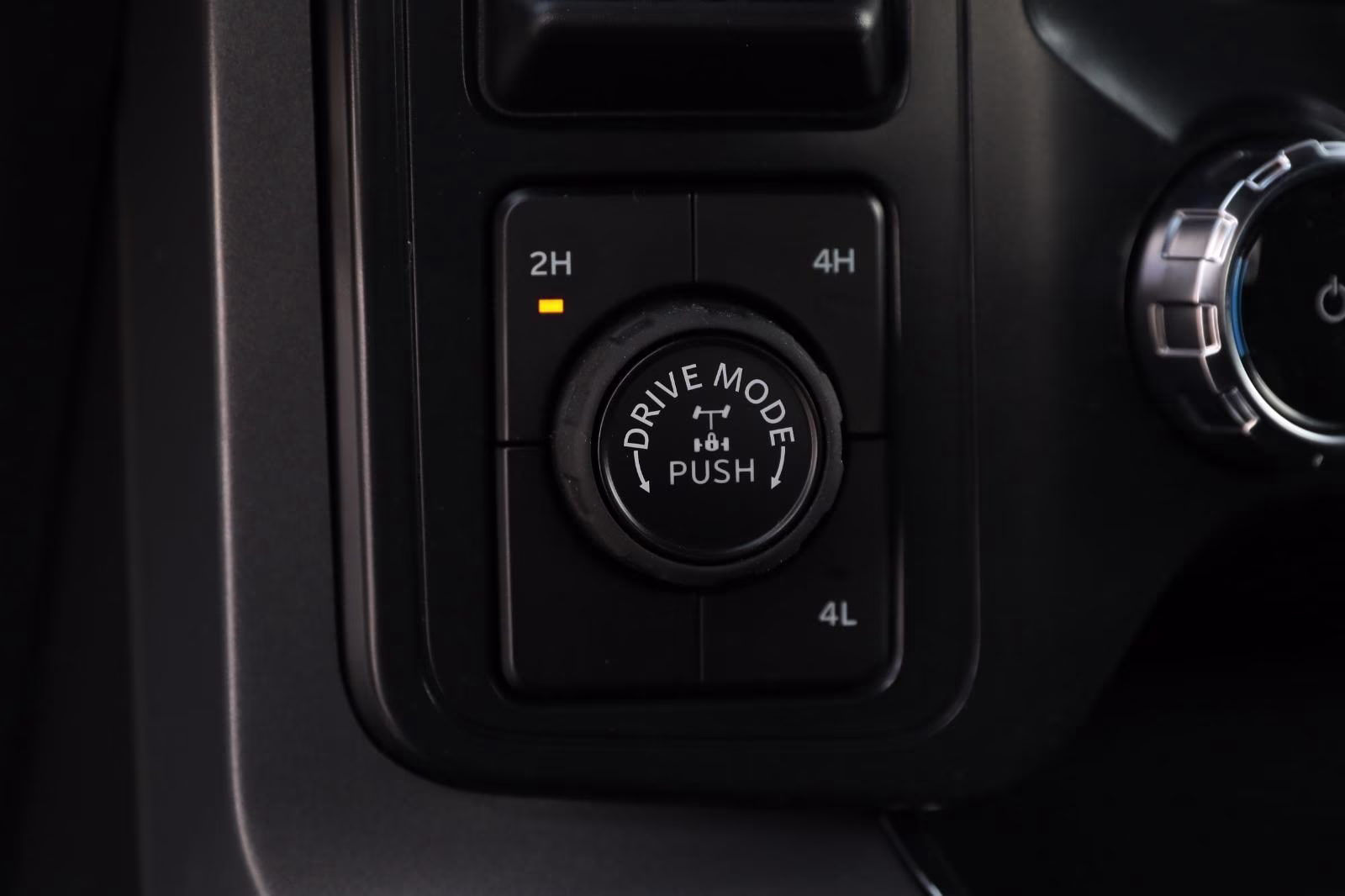 2026 Avalanche Ford F-150 XLT 4X4 Truck