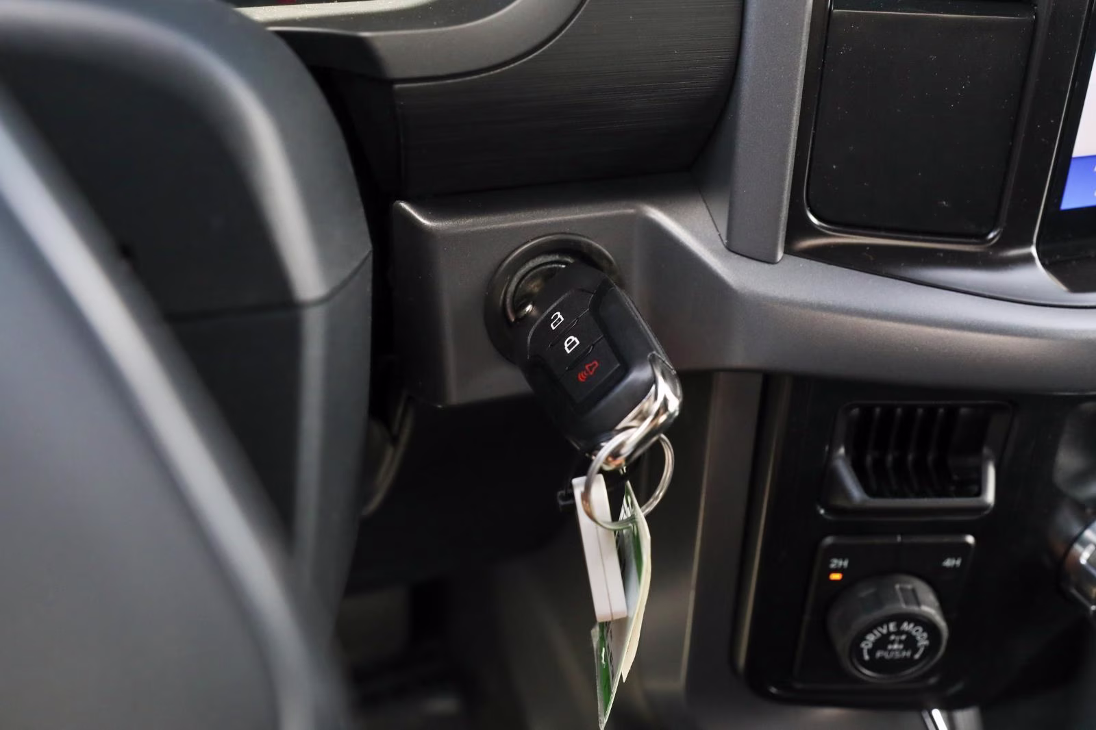 2026 Avalanche Ford F-150 XLT 4X4 Truck