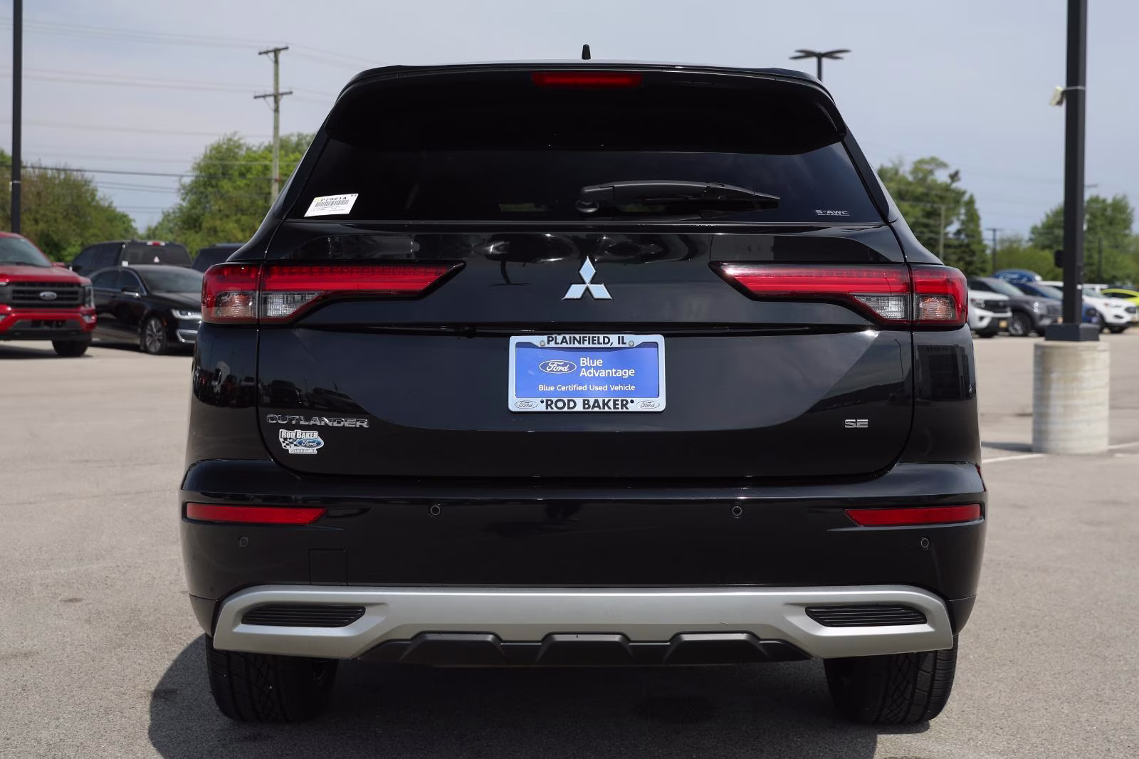 2023 Labrador Black Pearl Mitsubishi Outlander SE AWD S-AWC