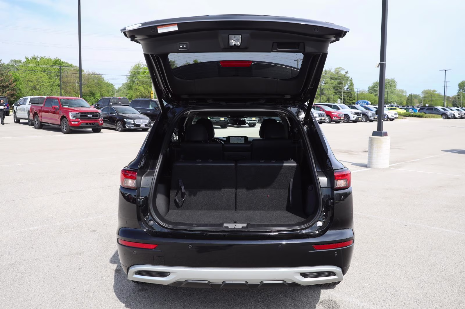 2023 Labrador Black Pearl Mitsubishi Outlander SE AWD S-AWC