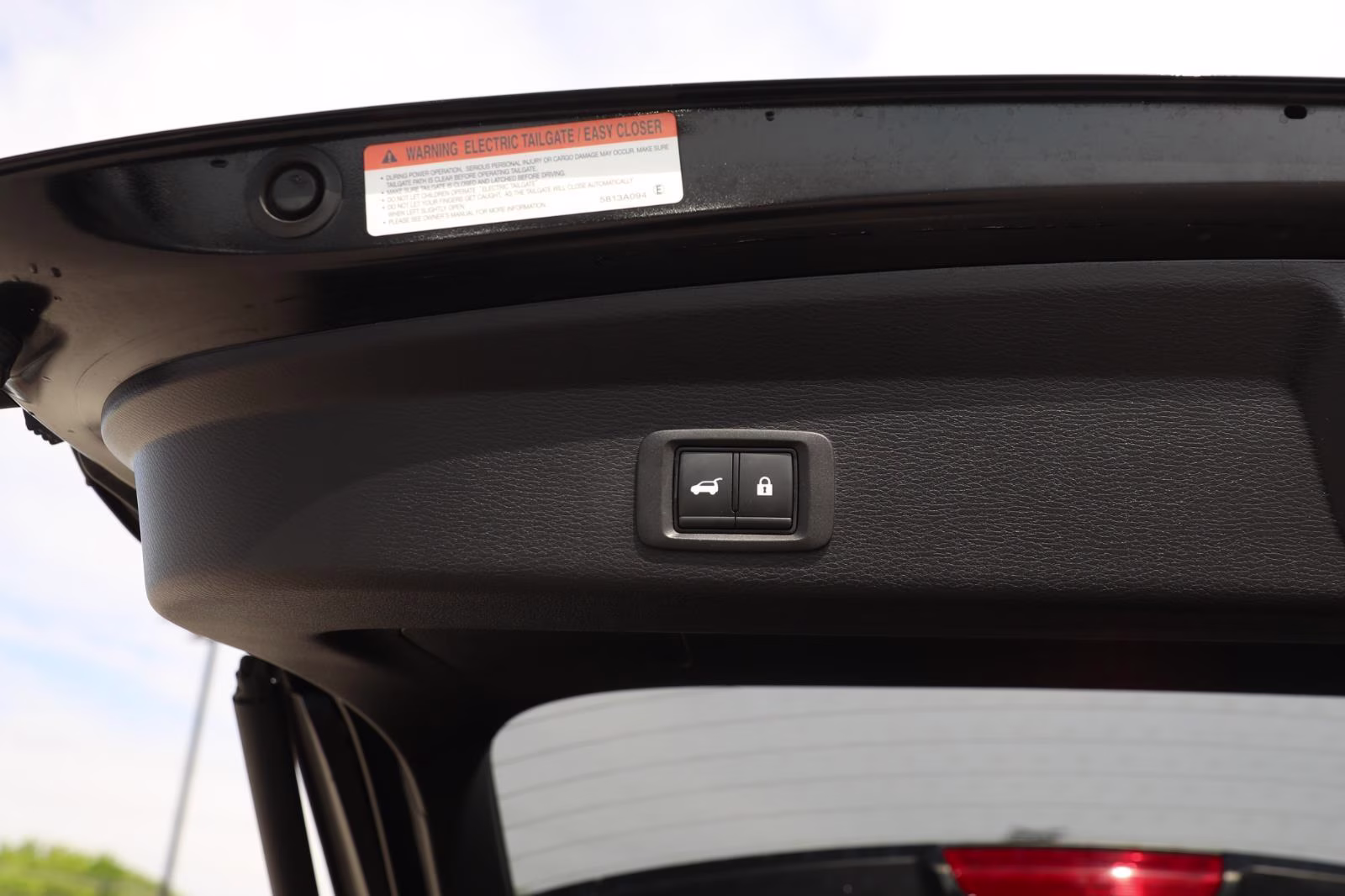 2023 Labrador Black Pearl Mitsubishi Outlander SE AWD S-AWC