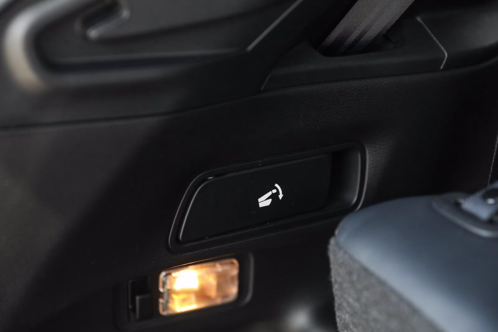 2023 Labrador Black Pearl Mitsubishi Outlander SE AWD S-AWC