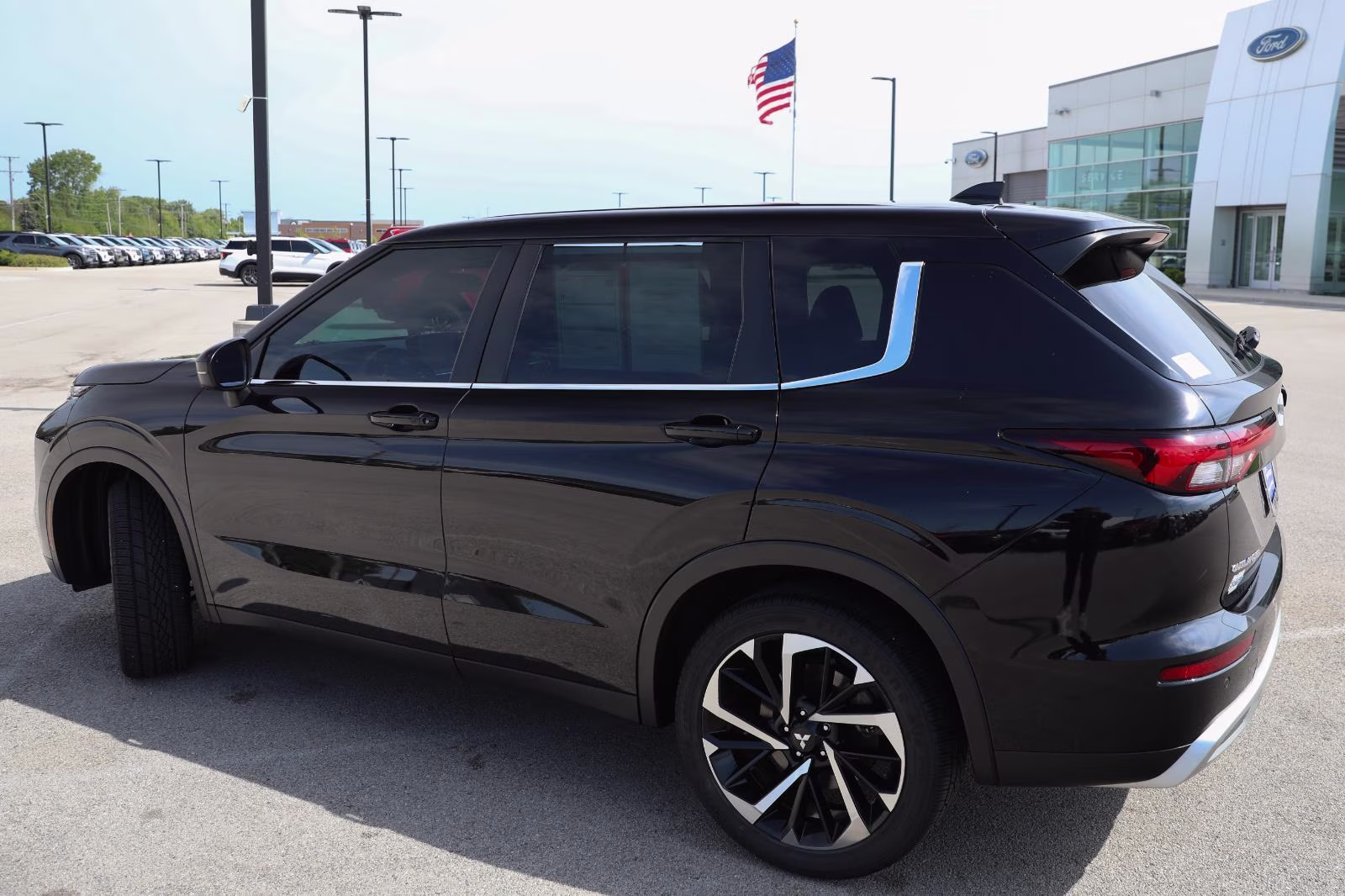 2023 Labrador Black Pearl Mitsubishi Outlander SE AWD S-AWC