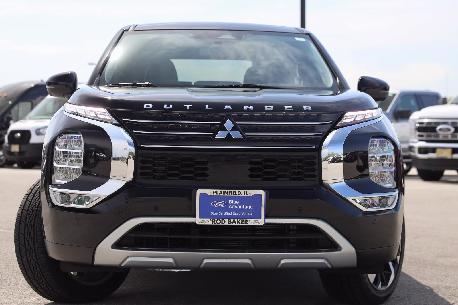 2023 Labrador Black Pearl Mitsubishi Outlander SE AWD S-AWC