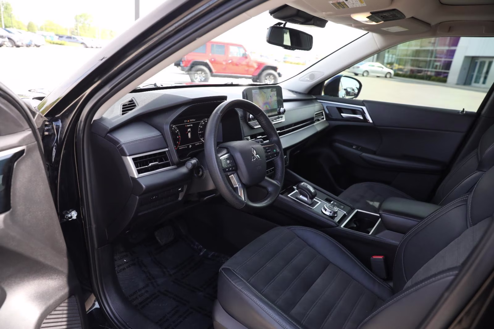 2023 Labrador Black Pearl Mitsubishi Outlander SE AWD S-AWC