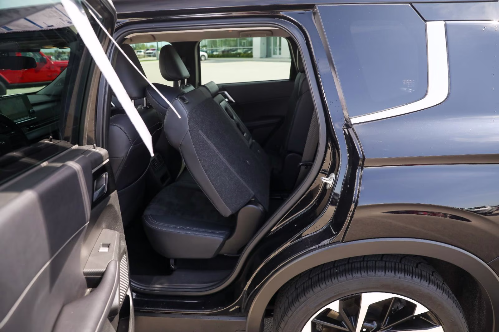 2023 Labrador Black Pearl Mitsubishi Outlander SE AWD S-AWC
