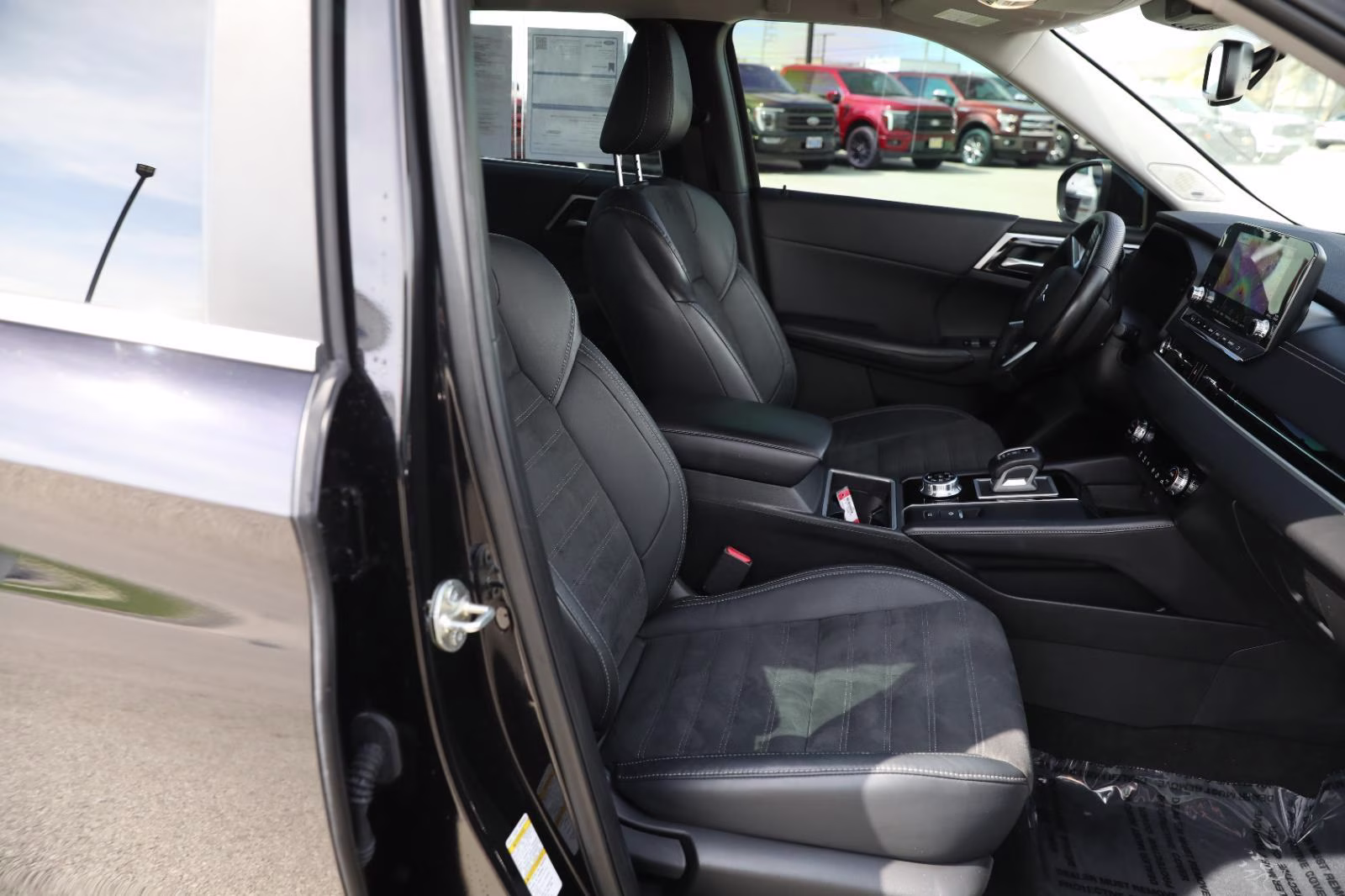 2023 Labrador Black Pearl Mitsubishi Outlander SE AWD S-AWC