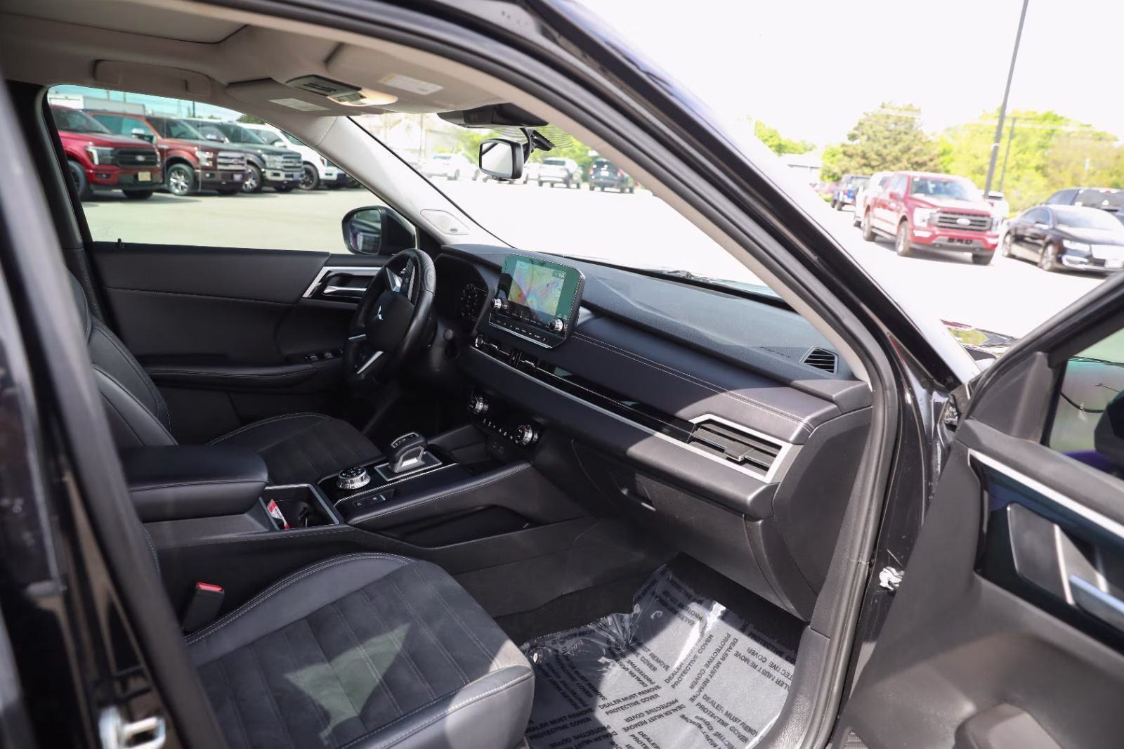 2023 Labrador Black Pearl Mitsubishi Outlander SE AWD S-AWC