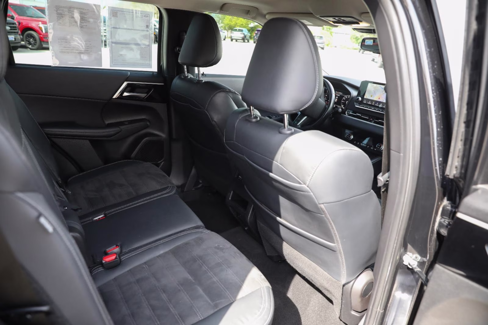 2023 Labrador Black Pearl Mitsubishi Outlander SE AWD S-AWC