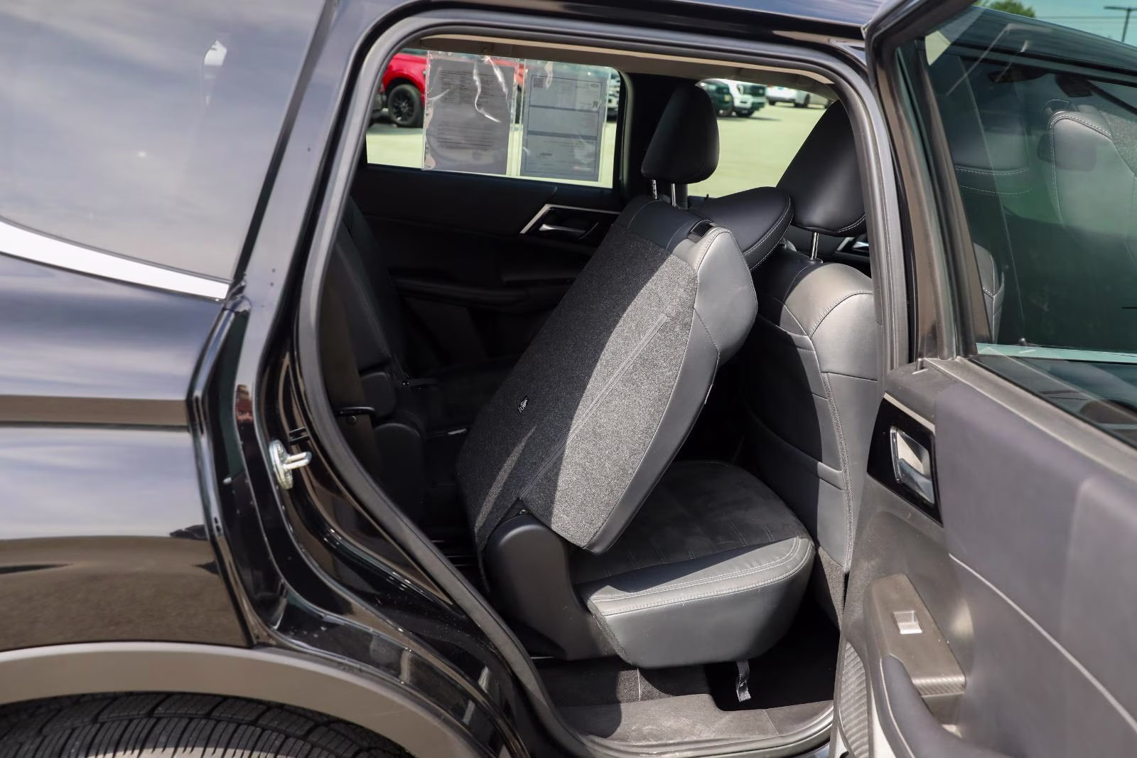 2023 Labrador Black Pearl Mitsubishi Outlander SE AWD S-AWC