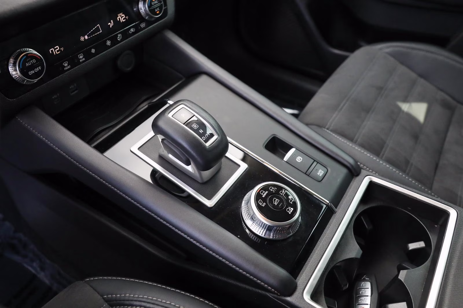 2023 Labrador Black Pearl Mitsubishi Outlander SE AWD S-AWC