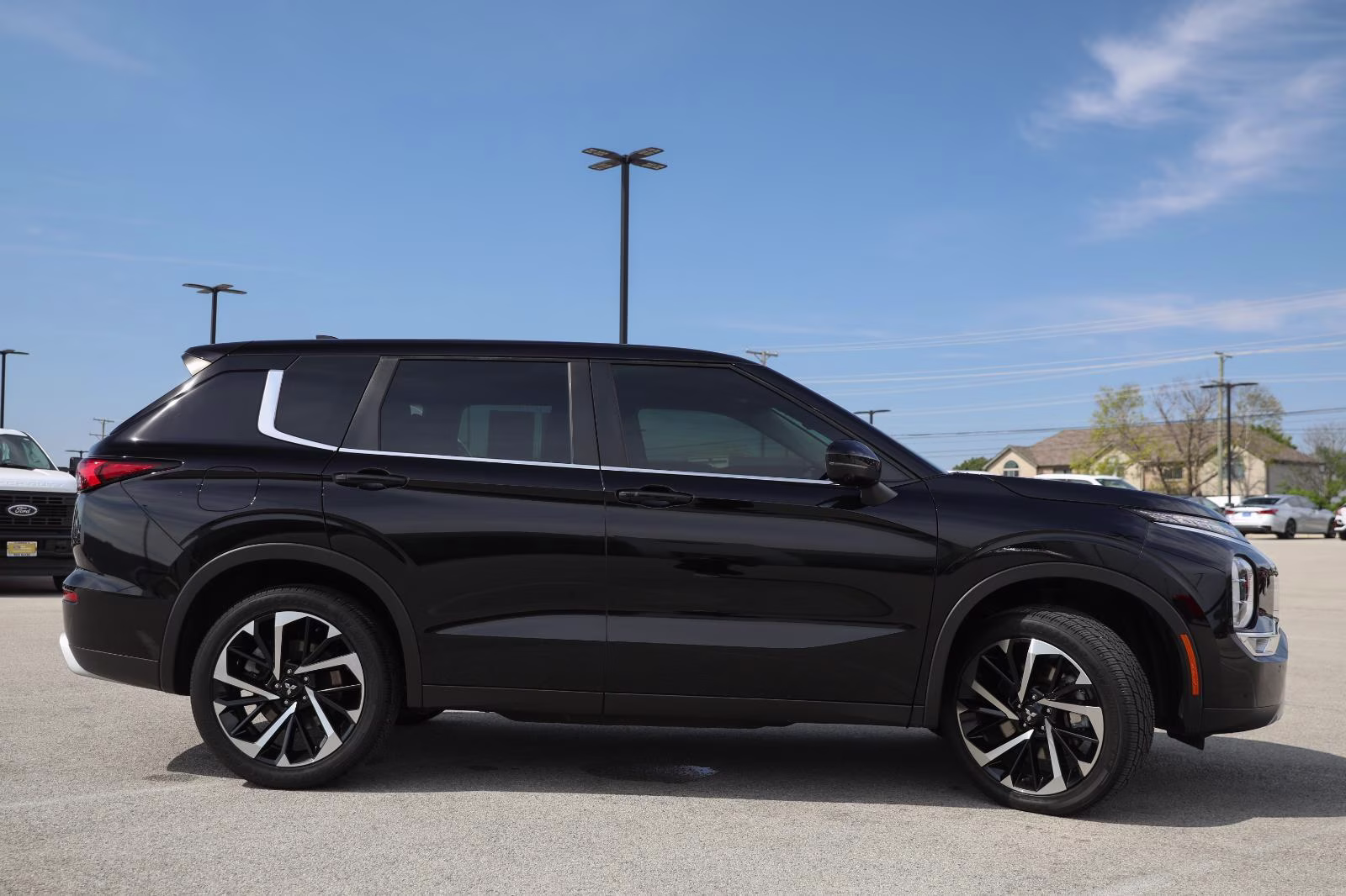 2023 Labrador Black Pearl Mitsubishi Outlander SE AWD S-AWC