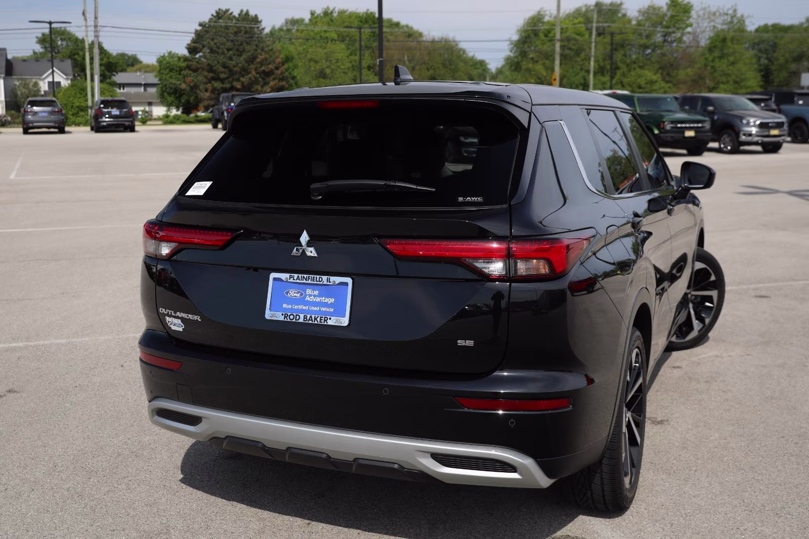 2023 Labrador Black Pearl Mitsubishi Outlander SE AWD S-AWC