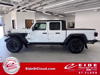 2021 Bright White Clearcoat Jeep Gladiator Mojave 4X4 Truck