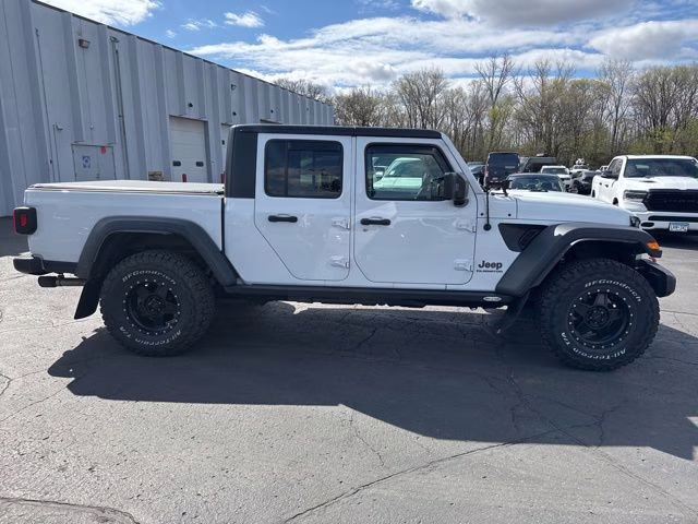 2021 Bright White Clearcoat Jeep Gladiator Mojave 4X4 Truck