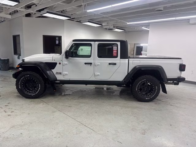 2021 Bright White Clearcoat Jeep Gladiator Mojave 4X4 Truck