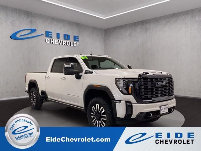 2024 GMC Sierra Denali Ultimate 4WD Crew Cab Long Box SR's photo