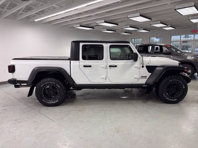 2021 Bright White Clearcoat Jeep Gladiator Mojave 4X4 Truck