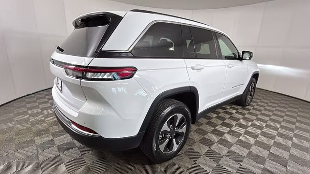 2022 Bright White Clearcoat Jeep Grand Cherokee 4xe 4X4 SUV