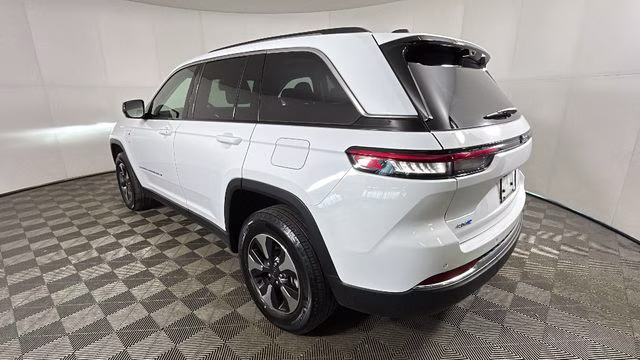 2022 Bright White Clearcoat Jeep Grand Cherokee 4xe 4X4 SUV