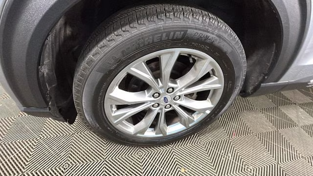 2023 Silver Ford Explorer XLT 4X4 SUV