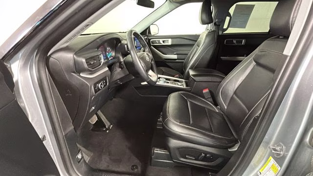 2023 Silver Ford Explorer XLT 4X4 SUV