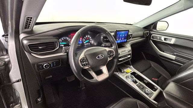 2023 Silver Ford Explorer XLT 4X4 SUV
