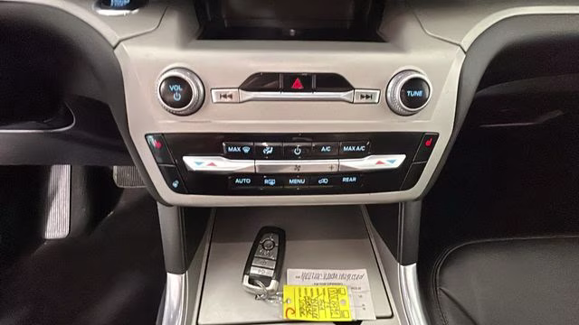 2023 Silver Ford Explorer XLT 4X4 SUV