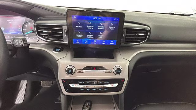 2023 Silver Ford Explorer XLT 4X4 SUV
