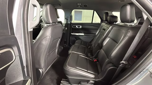 2023 Silver Ford Explorer XLT 4X4 SUV