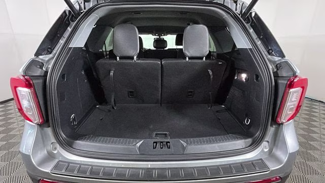 2023 Silver Ford Explorer XLT 4X4 SUV