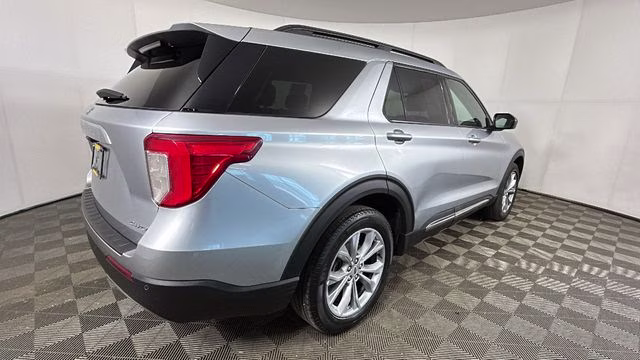 2023 Silver Ford Explorer XLT 4X4 SUV