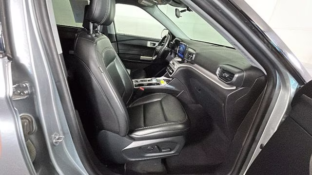 2023 Silver Ford Explorer XLT 4X4 SUV