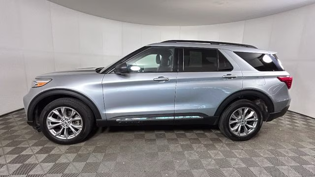2023 Silver Ford Explorer XLT 4X4 SUV