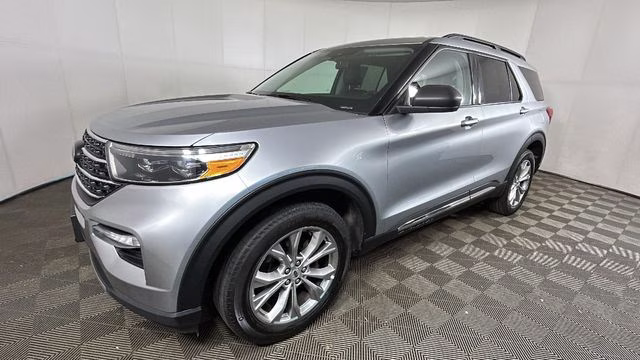 2023 Silver Ford Explorer XLT 4X4 SUV